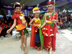 Dress up: Children wear traditional clothes adorned with flowers. JP/Apriadi Gunawan