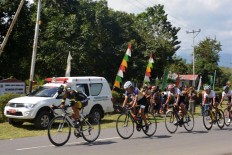 Cyclists enter the fourth stage of the 2017 Tour de Flores at Waelengga, East Manggarai, Flores, East Nusa Tenggara, on Monday, July 17, 2017. JP/Markus Makur