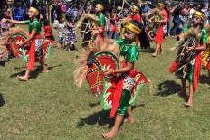 Children perform the Kuda Lumping dance during the 2017 Asian Youth Dance. JP/ Magnus Hendratmo