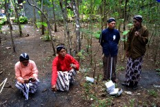 Village leaders wearing traditional Javanese costumes gather during the Merti Desa event. JP/Stefanus Ajie