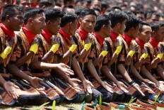 Rows of men perform the Saman dance. JP/Hotli Simanjuntak