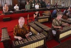 Sukra members rehearse before a performance at the Indonesian Arts Institute auditorium in Surakarta, Central Java, on Monday, Aug. 21, 2017. JP/Maksum Nur Fauzan