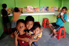 Baron Cilik children express joy at their new library, which was set up as part of the Jener River Festival. JP/Stefanus Ajie