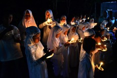 The inaugural Jenes River Festival opened on Aug. 23 with Baron Cilik children chanting salawat, a song that praises the Prophet Muhammad. JP/Stefanus Ajie