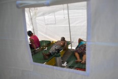 People injured during the 8.2 magnitude  earthquake that hit Mexico's Pacific coast, receive medical attention at a tent in an improvised shelter in Juchitan de Zaragoza, state of Oaxaca on September 9, 2017. Mexico's most powerful earthquake in a century killed at least 35 people, officials said, after it struck the Pacific coast, wrecking homes and sending families fleeing into the streets. AFP/ Ronaldo Schemidt
