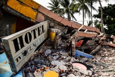 View of a collapsed hotel in Juchitan de Zaragoza, state of Oaxaca on September 10, 2017, following the 8.2 magnitude earthquake that hit Mexico's Pacific Coast on September 8. Mexican families picked nervously at the ruins of their homes Sunday as help trickled in after a huge earthquake killed 90 people. People in Juchitan were afraid to return to their homes, fearing the effects of hundreds of aftershocks -- but camped within sight of them to prevent looting. AFP/ Ronaldo Schemidt
