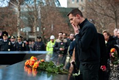 A family member of a victim of the 1993 World Trade Center bombing lays a rose at the 9/11 Memorial on February 26, 2016 in New York, NY. On the the 23rd Anniversary of the bombing, family members of the victims gathered to remember the 6 deaths and over 1,000 injuries that resulted from the 1993 bombing.   AFP/ Getty Images/Bryan Thomas