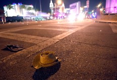 A cowboy hat lays in the street after shots were fired near a country music festival on October 1, 2017 in Las Vegas, Nevada. There are reports of an active shooter around the Mandalay Bay Resort and Casino. AFP/Getty Images/David Becker