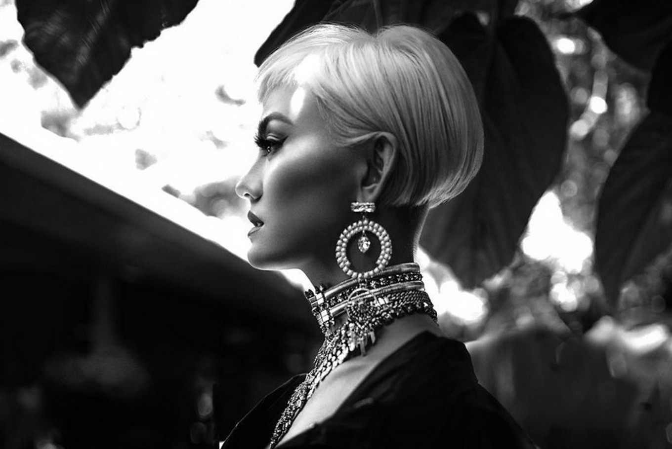 Agnez Mo (Agnes Monica) on the cover of her latest album 'X'.