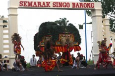 Grand entrance: Children take part in the reog performance. JP/ Maksum Nur Fauzan