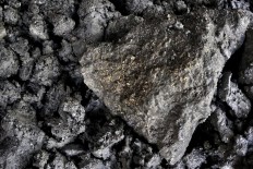 A rock contains good quality gold. JP/ Magnus Hendratmo