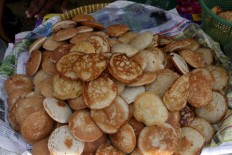Local delights: Apem await distribution at the Sebar Apem event in Jatinom. JP/Maksum Nur Fauzan