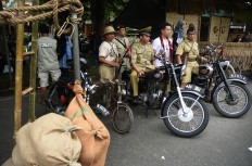 The Cinta Pejuang Indonesia community members reunite during the 2017 festival wearing old soldier uniforms and riding vintage motorbikes. JP/Aman Rochman