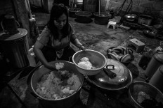 Made with love: Trisna Santi prepares food in the kitchen of Rumah Peduli Sahabat Kasih. JP/Seto Wardhana
