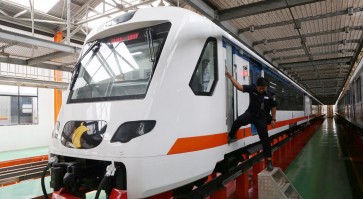 Airport train kicks off services with promotional fare