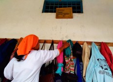  Visitors and workers must change their clothes before entering the farms. JP/Ganug Nugroho Adi
