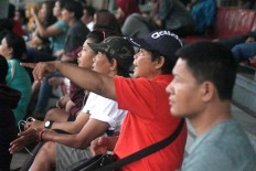 Parents show support for their daughters during a match. JP/Maksum Nur Fauzan