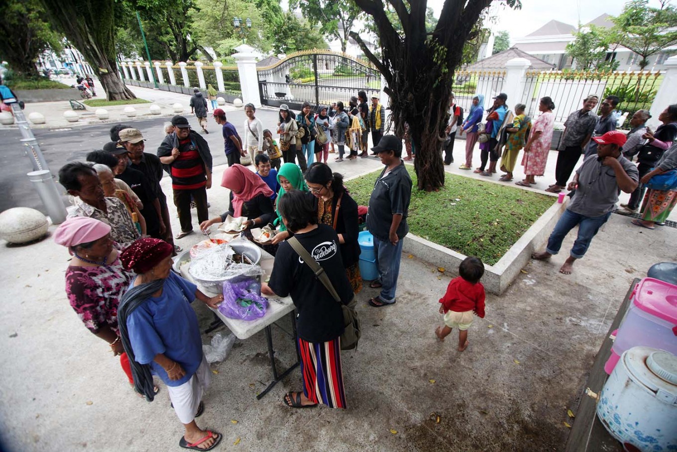Giving free meals to the poor