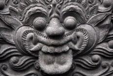 Hindu carvings are visible on the walls of the port in Kotagede. JP/Boy T. Harjanto