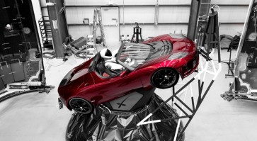 SpaceX beams cool video of Tesla in space