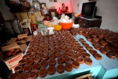 Dried seasonal cakes are ready for labeling. JP/Boy T. Harjanto