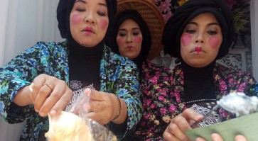 Enjoying legendary 'Jenang' in Surakarta