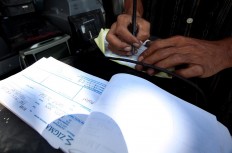 The invoice for a repair is prepared. JP/Boy T. Harjanto