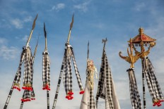 High in the sky: Ritual paraphernalia from temples are brought to beaches during Melasti. JP/Agung Parameswara