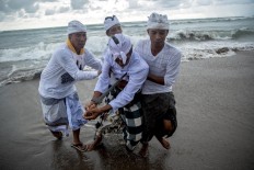 Altered state: A man attempts to stab himself with a kris dagger while in a state of trance. JP/Agung Parameswara