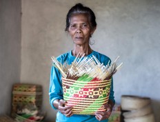 Work of crafts: Ketut Dipet, 58, holds a traditional Balinese woven bamboo basket locally called keben. JP/Agung Parameswara