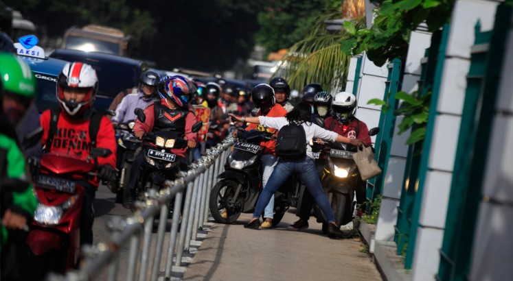 Braveheart pedestrian Alfini keeps bikers off sidewalks