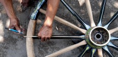 Measuring point: An andong repairmen uses a pencil to put marks on a wheel that is being fixed. JP/R. Berto Wedhatama