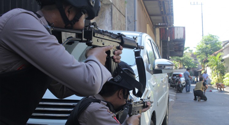 BREAKING: Another bomb attack hits Surabaya Police HQ