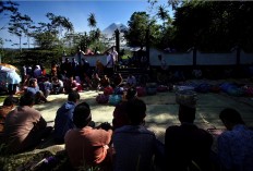 Villagers gather to pray. JP/Boy T. Harjanto