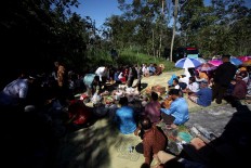 Sharing food tightens the bond among villagers. JP/Boy T. Harjanto