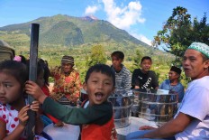 Childhood memories: Kids from the village play around and have fun with one another during the Sadranan ceremony.  JP/Maksum Nur Fauzan