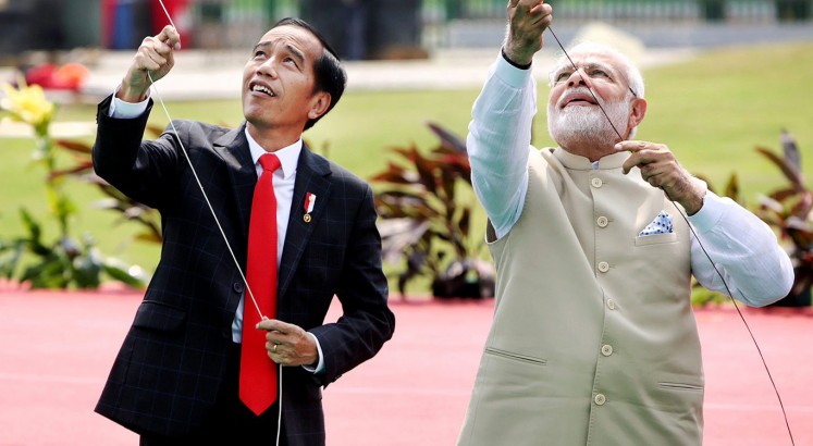 Jokowi welcomes Modi at Merdeka Palace