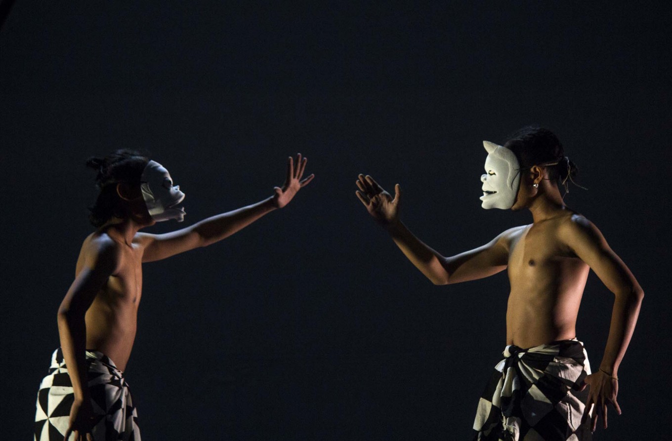 Two dancers perform a part of the Bali Jawi repertoire. JP/Tarko Sudiarno