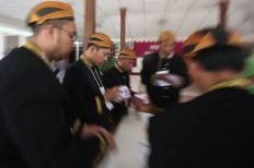 Polling station officials – all wearing traditional  Javanese costumes – prepare the ballot papers for the counting process at the Telogo village polling station in Klaten regency, Central Java on Wednesday, June 27, 2018. JP/Boy T. Harjanto