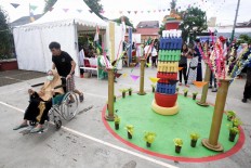 A disabled woman casts her vote in the West Java gubernatorial election in Pondok Jaya, Depok, West Java on Wednesday, June 27, 2018. JP/Wendra Ajistyatama