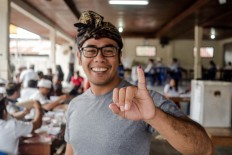 A voter shows off his inked pinkie after casting his vote in the Bali gubernatorial election in East Denpasar on Wednesday, June 27, 2018. . JP/Anggara Mahendra