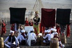 Opening set: A dancer begins the Yadnya Kasada ritual with a brief performance. JP/ Aman Rochman