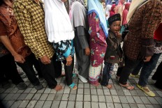People wear shoes, flip flops or even go barefoot when lining up to shake hands with their leaders. JP/Boy T. Harjanto