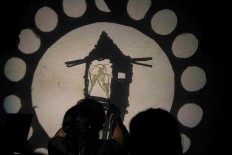 Different effects created by visual artists during the show. JP/Maksum Nur Fauzan