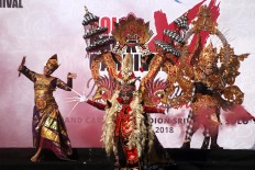 United: Dressed in colorful costumes, participants perform as part of the Solo Batik Carnival in Surakarta, Central Java. JP/ Maksum Nur Fauzan