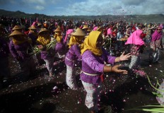 Female villagers also toss flower petals into the sea. JP/Boy T. Harjanto