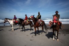 Four horse riders – all dressed in traditional Javanese costumes – are ready to pave the way for the Labuhan Pisungsung Jaladri parade. JP/Boy T. Harjanto