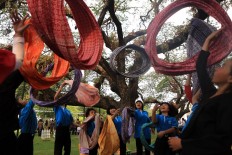 Children play traditional games before they meet with President Joko “Jokowi” Widodo at the State Palace in Central Jakarta on Friday, July 20, 2018. The President has urged composers and producers to create more songs and films suitable for children to prevent them from becoming addicted to gadgets. JP/Seto Wardhana
