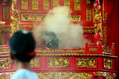 Dramatic: The puppet shows often use smoke as a special effect. JP/Boy T Harjanto