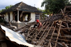 A villager looks for personal belongings after his home was destroyed in an earthquake in Bentek village, Gangga district, North Lombok, on Wednesday Aug. 8, 2018. JP/Seto Wardhana